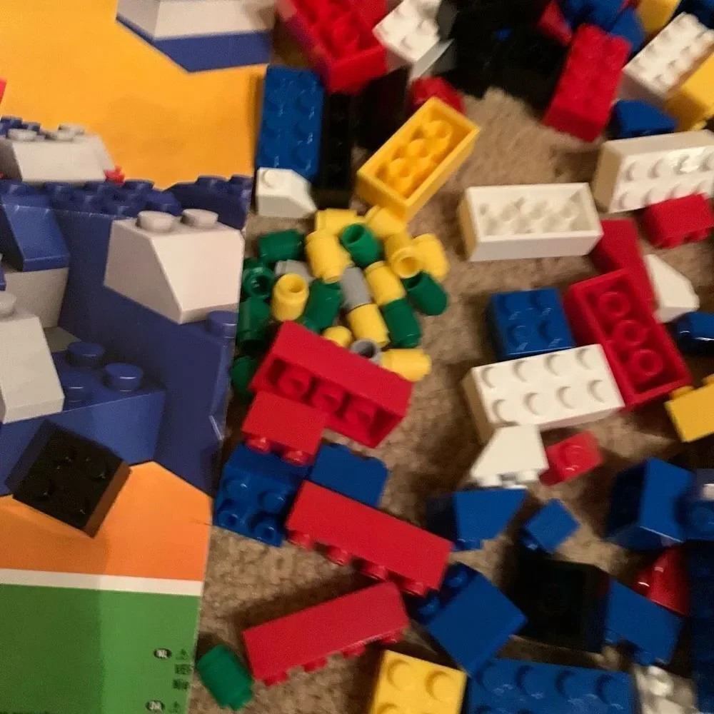 Mega Bloks Create ‘N Play 187 Piece Play Set Not Complete